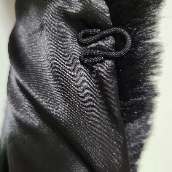 Luxe Faux Fur Wrap - Picture 4 of 6